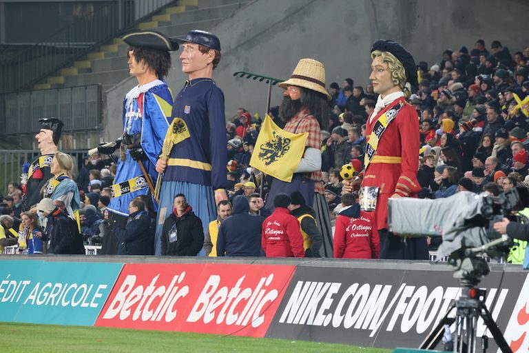 Fanion Pays De Cassel / Paris SG - Coupe De France 2023 - Neuf, Fabriqué France