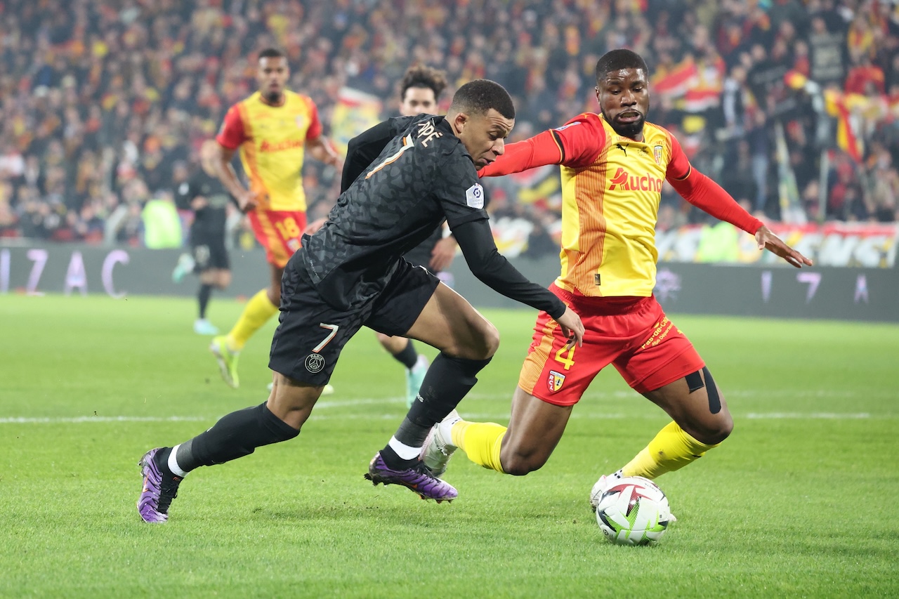 RC LENS vs PSG LIGUE 1 J18 2023-2024 UN PSG RÉALISTE DISPOSE DES SANG ET OR  - NORDSPORTS MAG